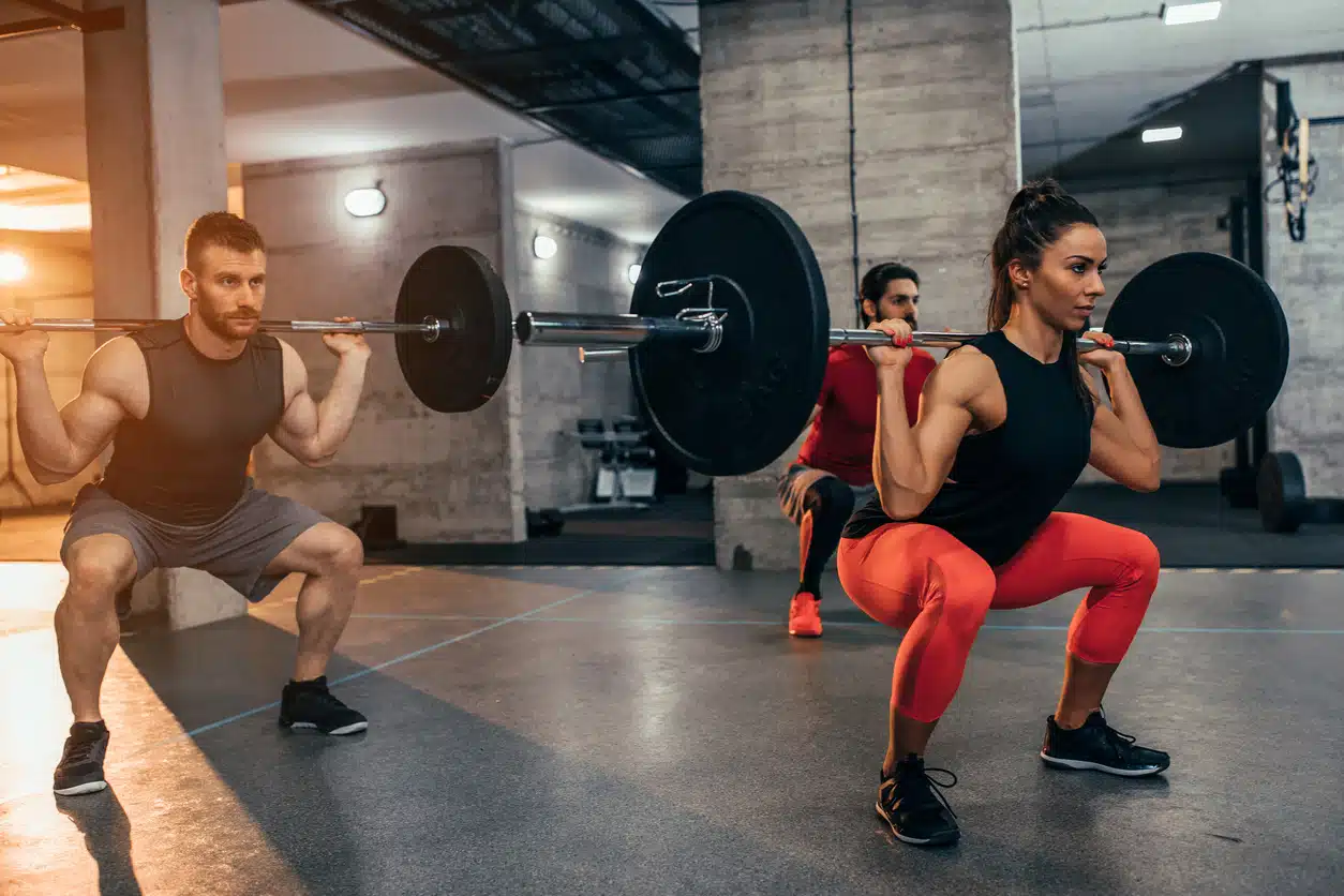 Maîtrisez le saut en squat pour booster votre entraînement de fitness