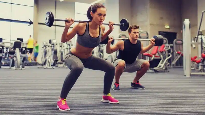 Maîtrisez le saut en squat pour booster votre entraînement de fitness